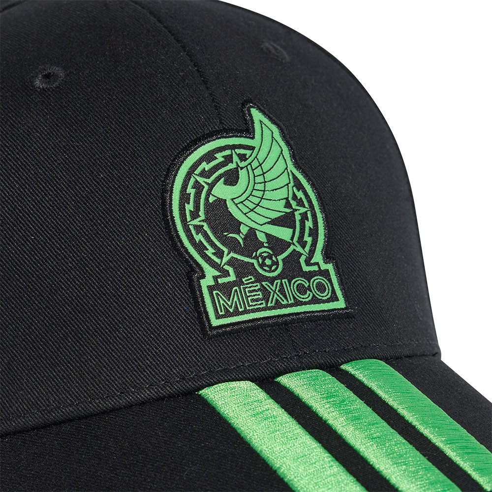 Gorra Adidas Selecci&oacute;n Nacional de M&eacute;xico 26 con 3 STRIPES image number null